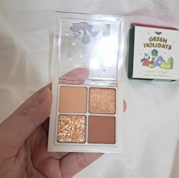 innisfree x Steven Harrington Holiday Edition Airy Twinkle Eye Shadow Palette - Picture 2 of 4